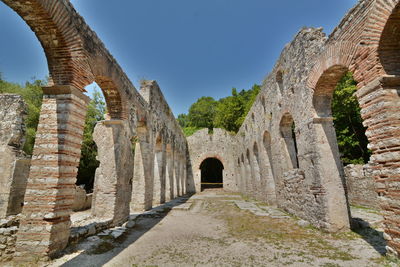Old ruin building against sky