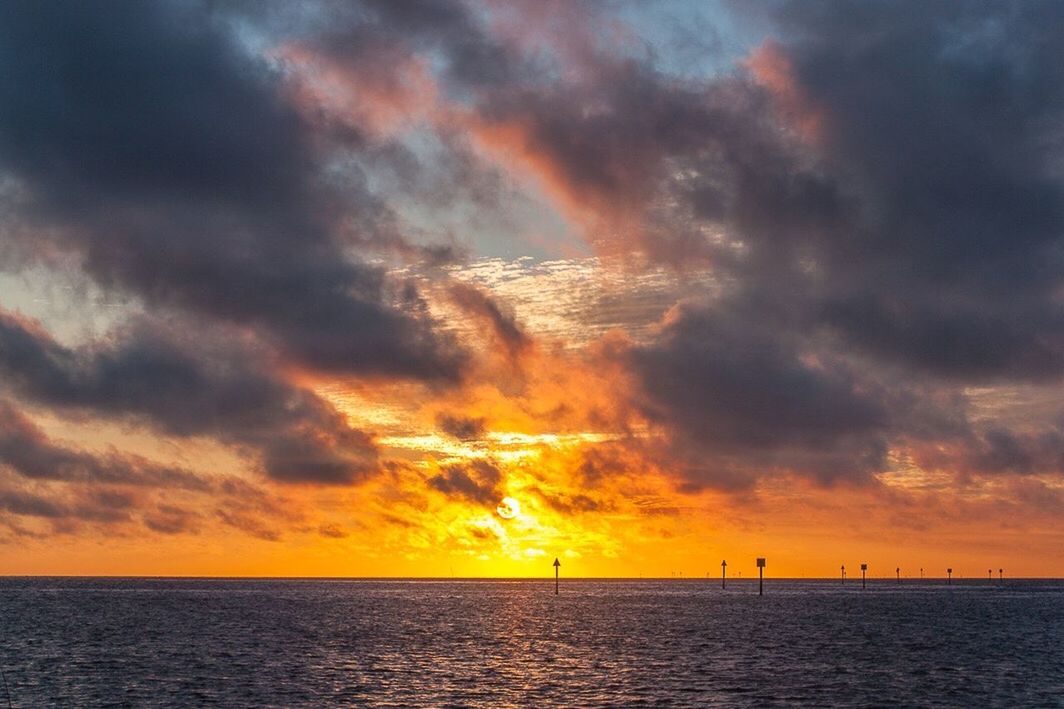 SCENIC VIEW OF DRAMATIC SKY OVER SEA DURING SUNSET