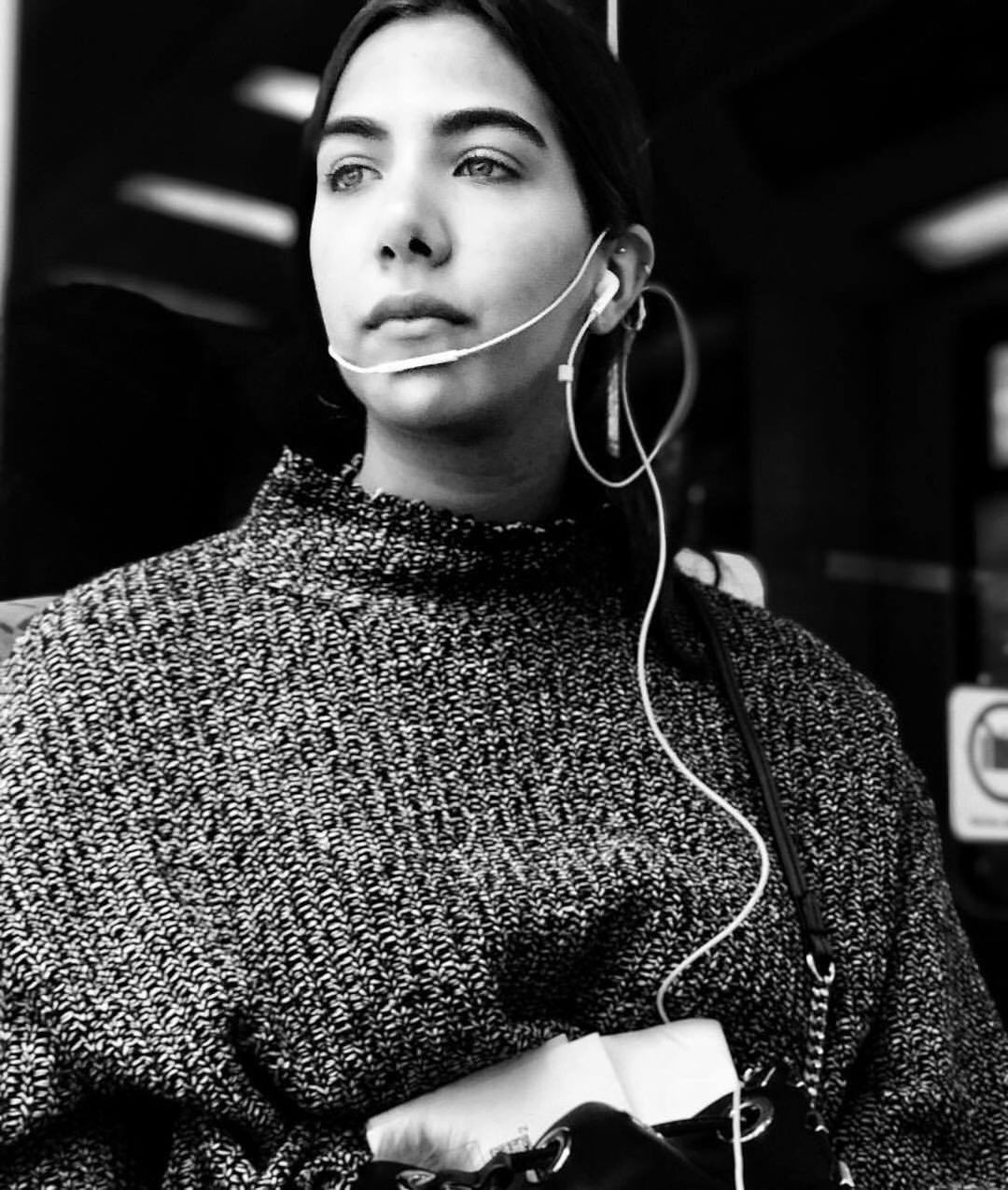 PORTRAIT OF YOUNG WOMAN LOOKING AWAY