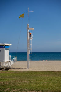 Lifeguard hut on beach against clear sky