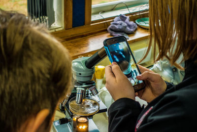 Students viewing bacteria