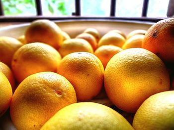 Close-up of lemons in bowl