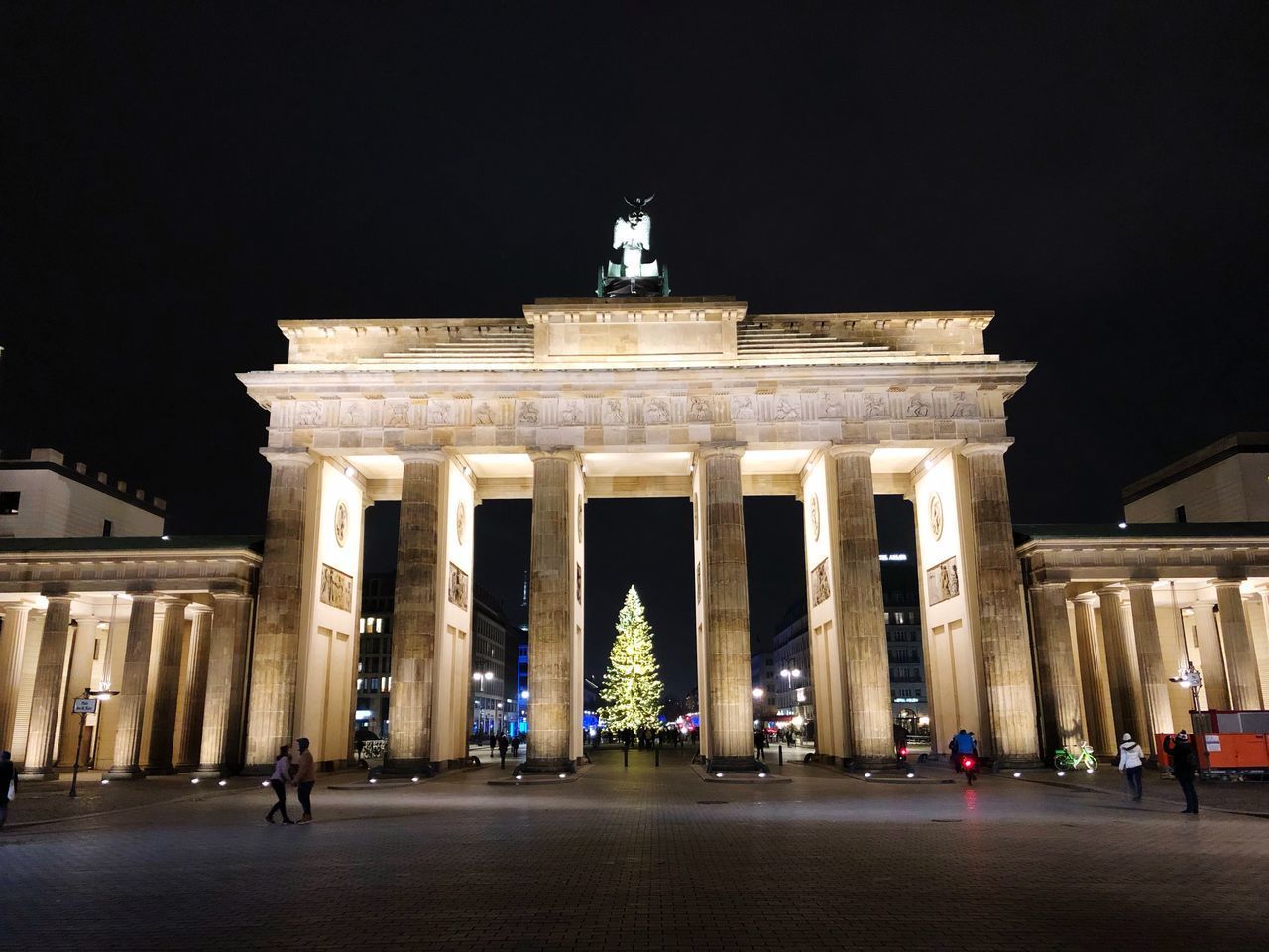 STATUE AT NIGHT