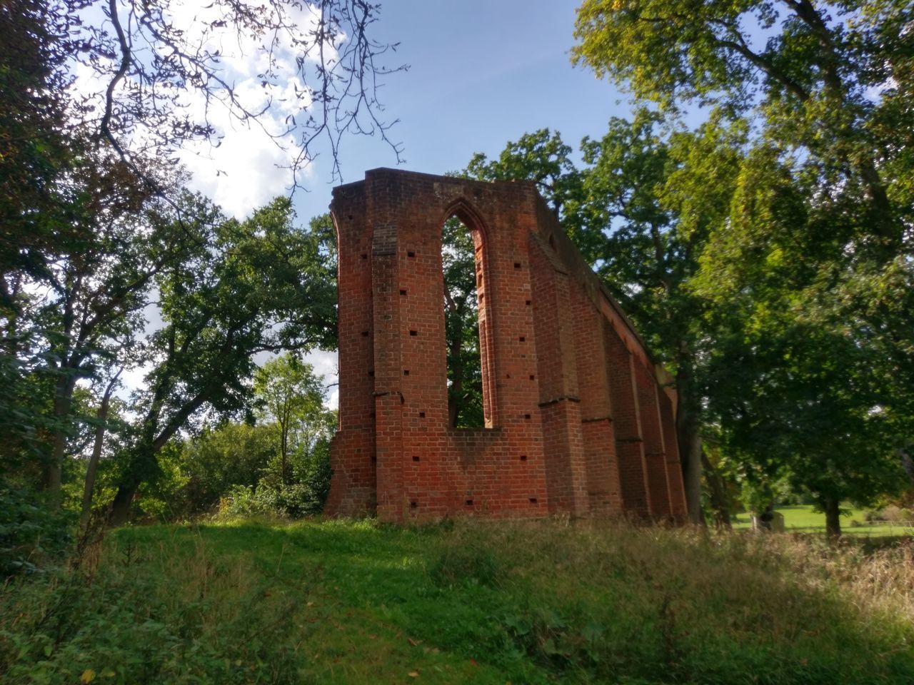 OLD RUINED BUILDING