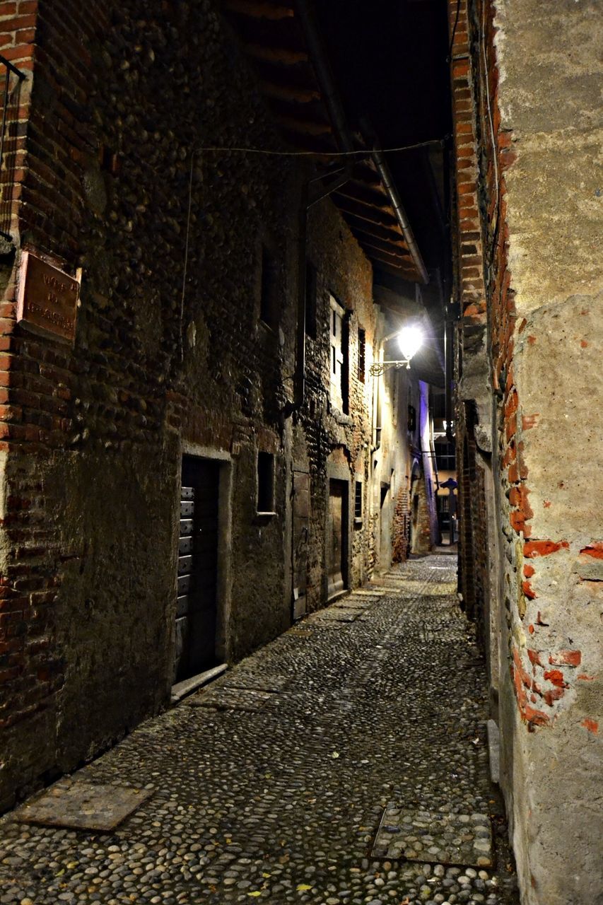 architecture, built structure, building exterior, the way forward, alley, cobblestone, narrow, building, brick wall, street, diminishing perspective, residential building, residential structure, stone wall, wall - building feature, old, vanishing point, walkway, house, empty