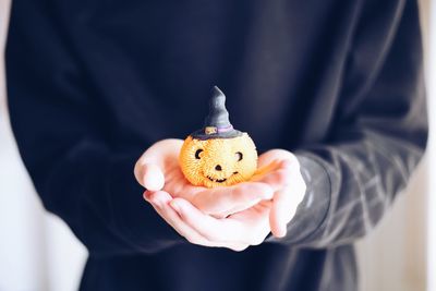 Close-up of man holding leaf