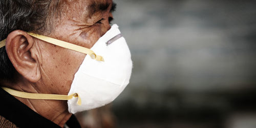 Close-up portrait of man wearing eyeglasses