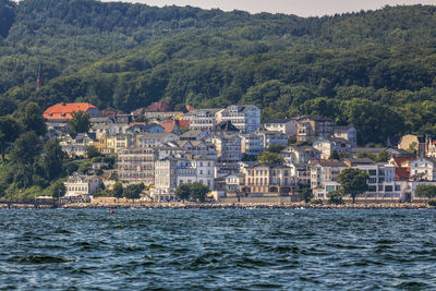 Blick von der seeseite auf die insel rügen 