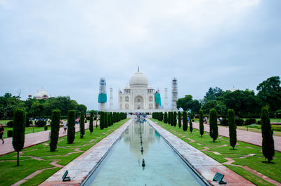 Taj mahal against sky