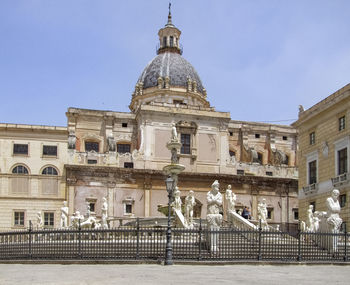 Statue of historic building against sky in city