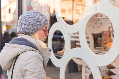 Mid adult woman wearing warm clothing standing in supermarket