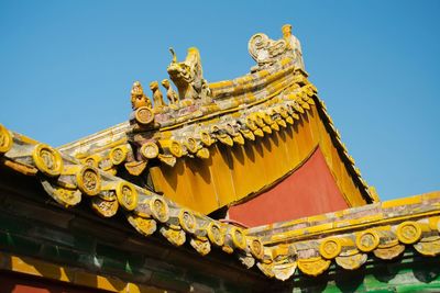 Low angle view of statue against clear blue sky