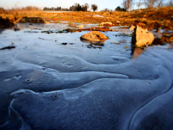 Surface level of water flowing through rocks in winter