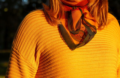 Cropped portrait of young caucasian blonde woman in autumn park. bright stylish woman in yellow 