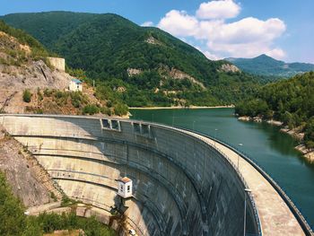 Scenic view of dam against mountains