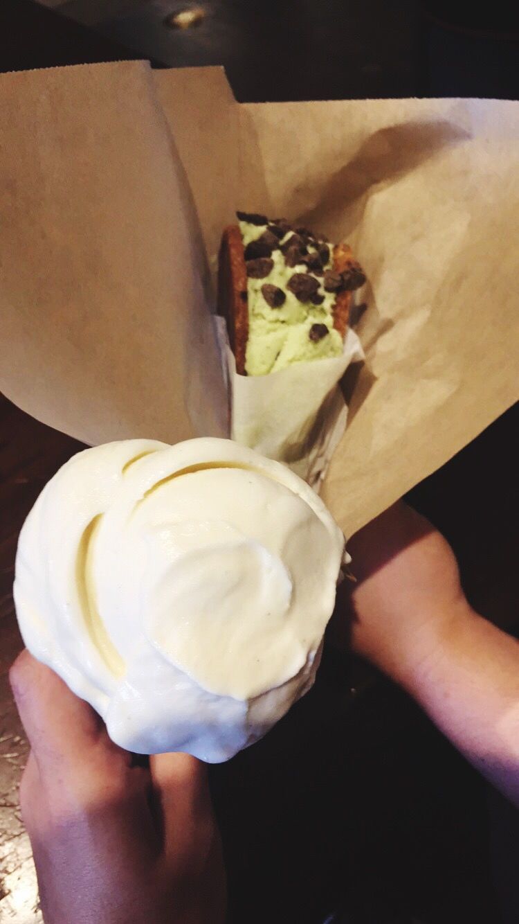 Mint chocolate gelato cookie sandwich