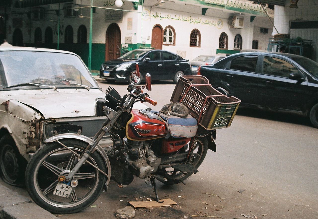 BICYCLES ON STREET BY BUILDINGS IN CITY