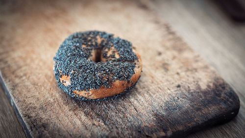 Close-up of bagel on cutting board