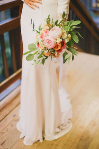 A bride holding a bouquet of flower