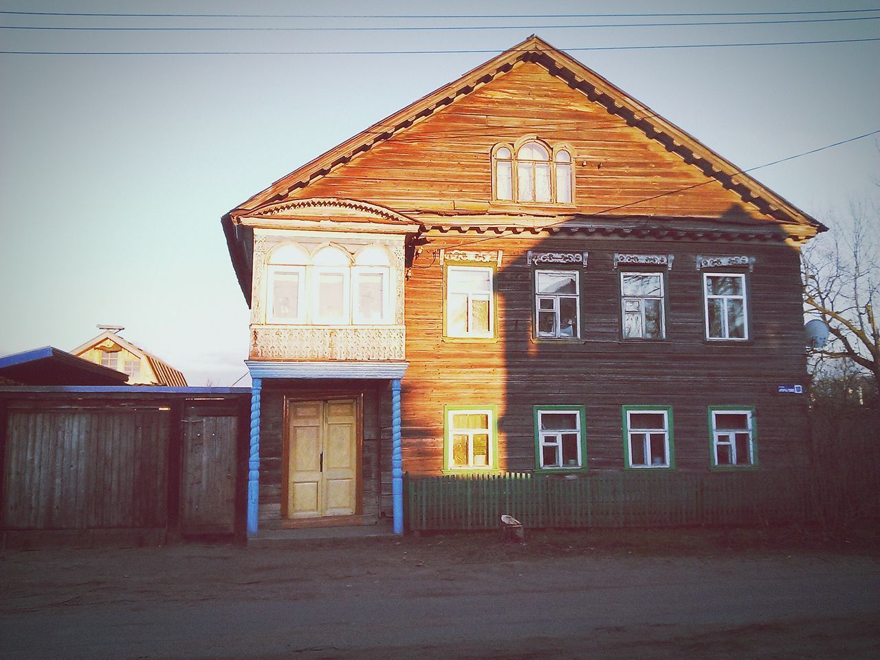 building exterior, architecture, built structure, window, house, residential building, residential structure, building, facade, sky, door, low angle view, outdoors, day, no people, clear sky, exterior, street, city, closed