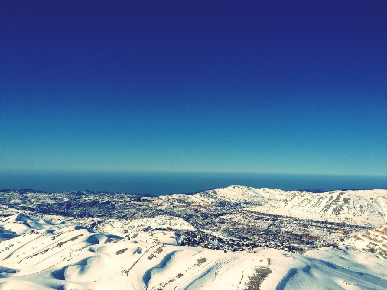 snow, winter, blue, cold temperature, tranquil scene, scenics, clear sky, tranquility, copy space, beauty in nature, landscape, nature, season, idyllic, mountain, covering, weather, non-urban scene, white color, day