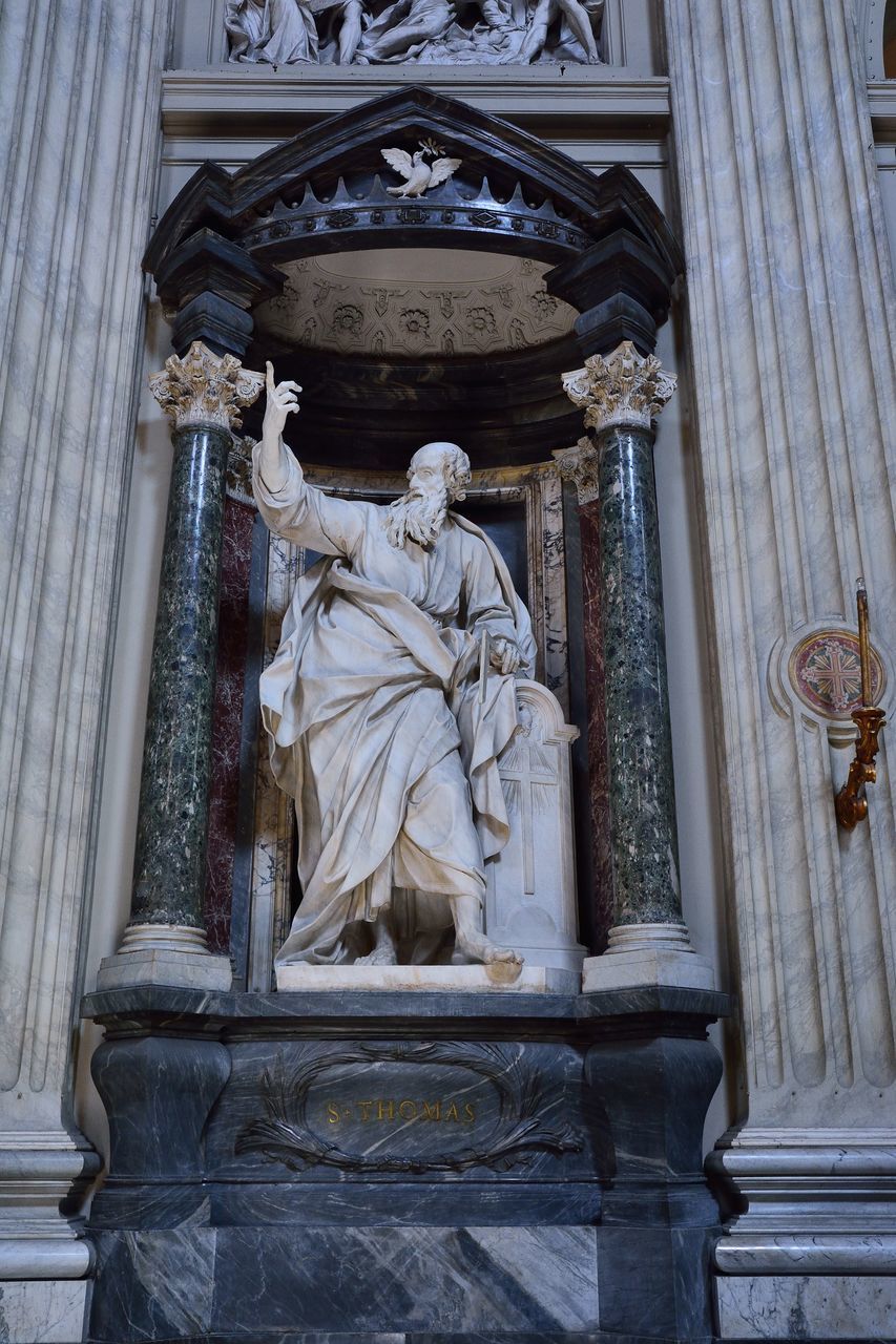 LOW ANGLE VIEW OF STATUE OF BUILDING