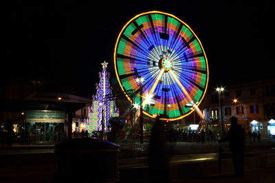 Illuminated ferris wheel at night