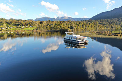 Lake brunner house boat