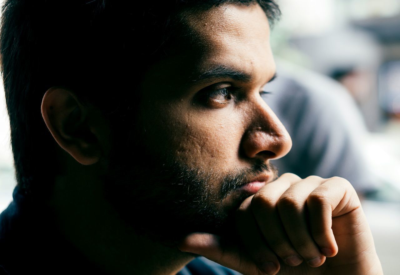 headshot, close-up, lifestyles, indoors, focus on foreground, young adult, human face, person, young men, portrait, looking at camera, leisure activity, front view, beard, serious, head and shoulders