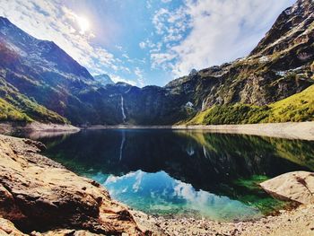 Panoramic view of lake and mountains against sky