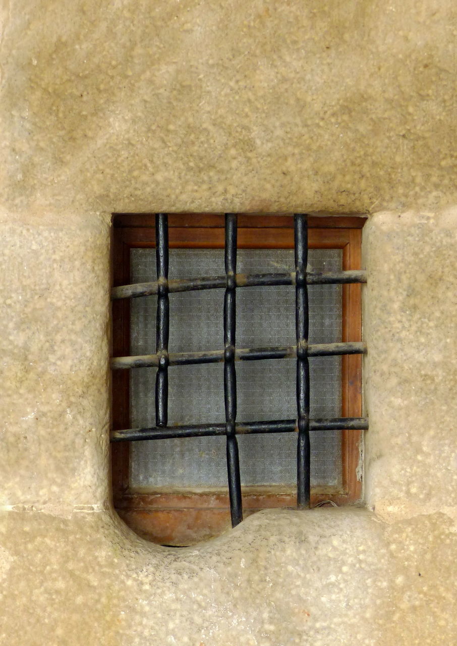 CLOSE-UP OF WINDOW