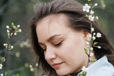 Portrait of a beautiful girl in cherry blossoms in spring