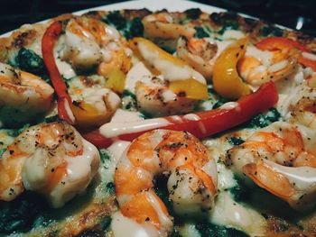Grilled shrimp and roasted pepper pizza