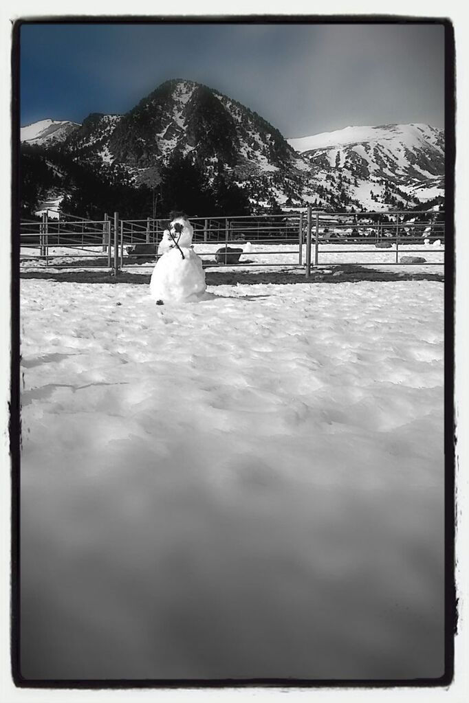 transfer print, snow, winter, mountain, cold temperature, season, auto post production filter, mountain range, landscape, tranquil scene, weather, tranquility, scenics, nature, sky, snowcapped mountain, beauty in nature, covering, white color, non-urban scene