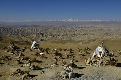 View of a desert with wishing stones 