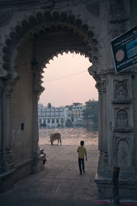 Tourists in tunnel