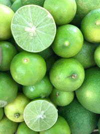 Fresh thai green limes selling at the fresh market