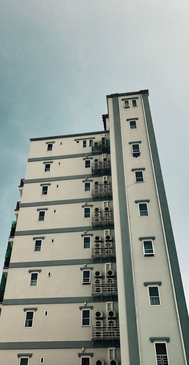 building exterior, architecture, city, built structure, clear sky, low angle view, day, outdoors, building story, no people, sky, air conditioner