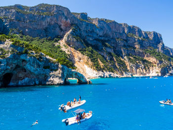 Scenic view of sea against mountain