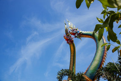  low angle twin stucco painted as a large serpent at pra kai keaw wang nakin,  udon thani, thailand.