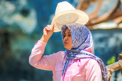 Hijab woman with her hat