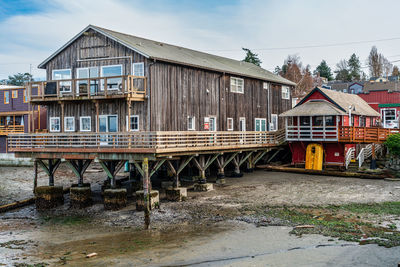 A view of the shoreline at low tide in coupevile, washington.