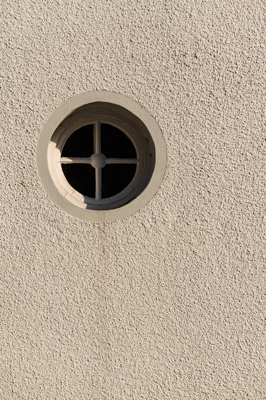 CLOSE-UP OF BRICK WALL WITH HOLE