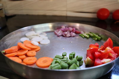 Close-up of chopped vegetables in bowl