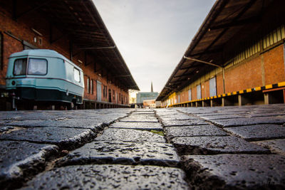 Narrow walkway along buildings