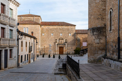 Footpath amidst buildings in city