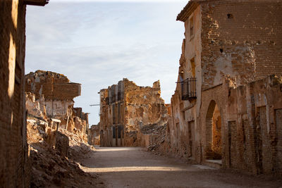 View of old ruins against sky