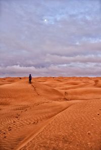 Loneliness ans serenity on the desert