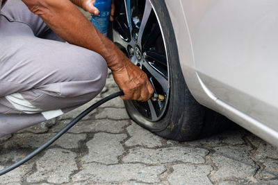 Ker at a gas station is seen inflating a car tire on avenida tancredo neves 