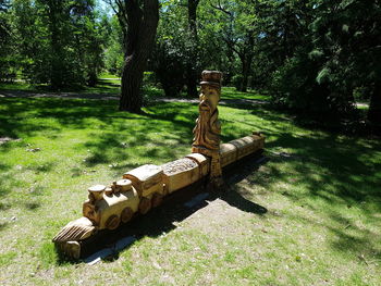 Train sculpture 